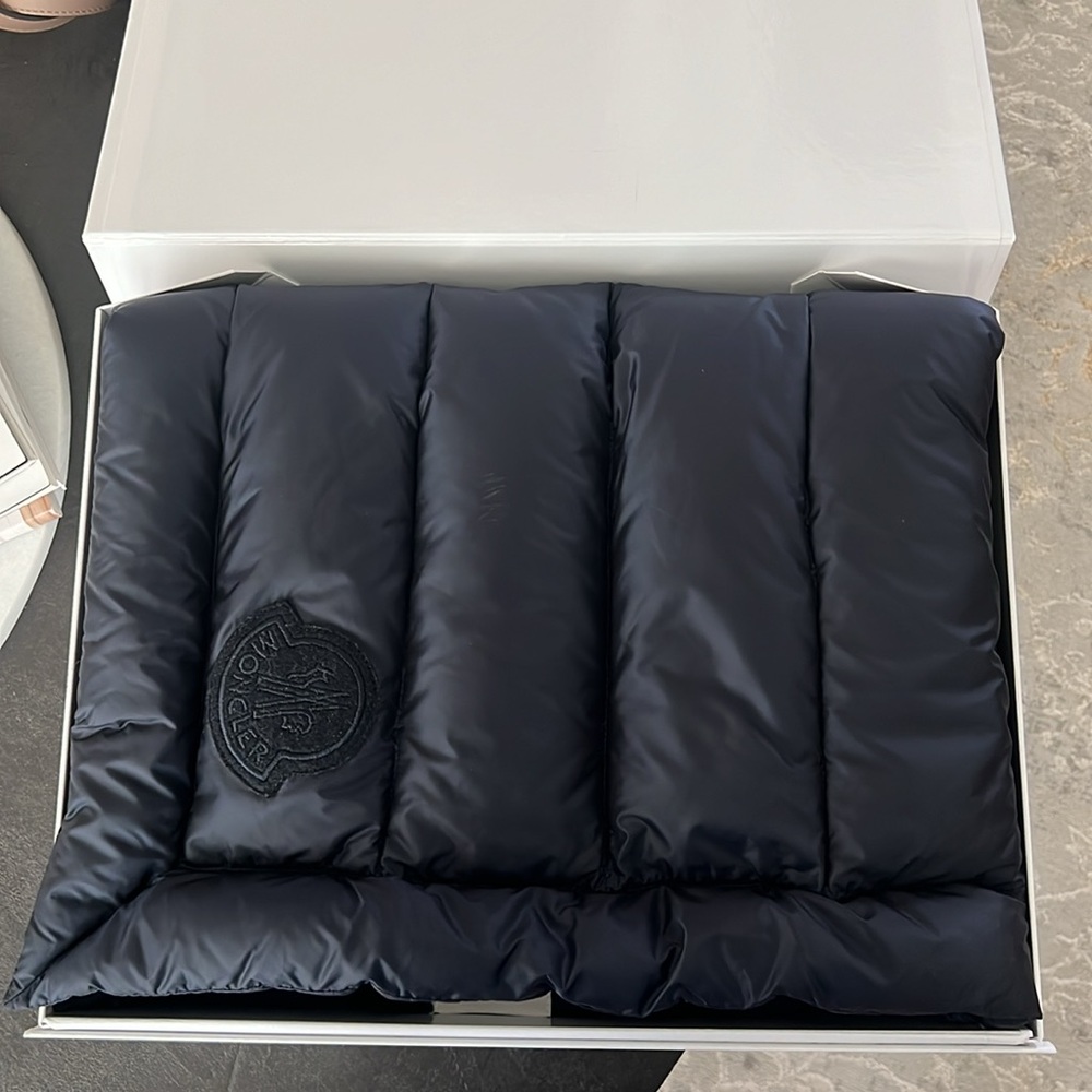 Moncler Coperta - infant blanket.